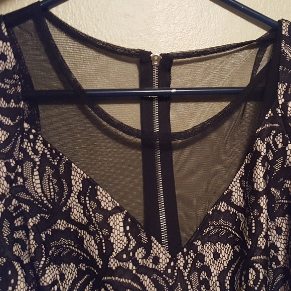 Super cute dress with sheer cutouts L - Picture 2 of 4